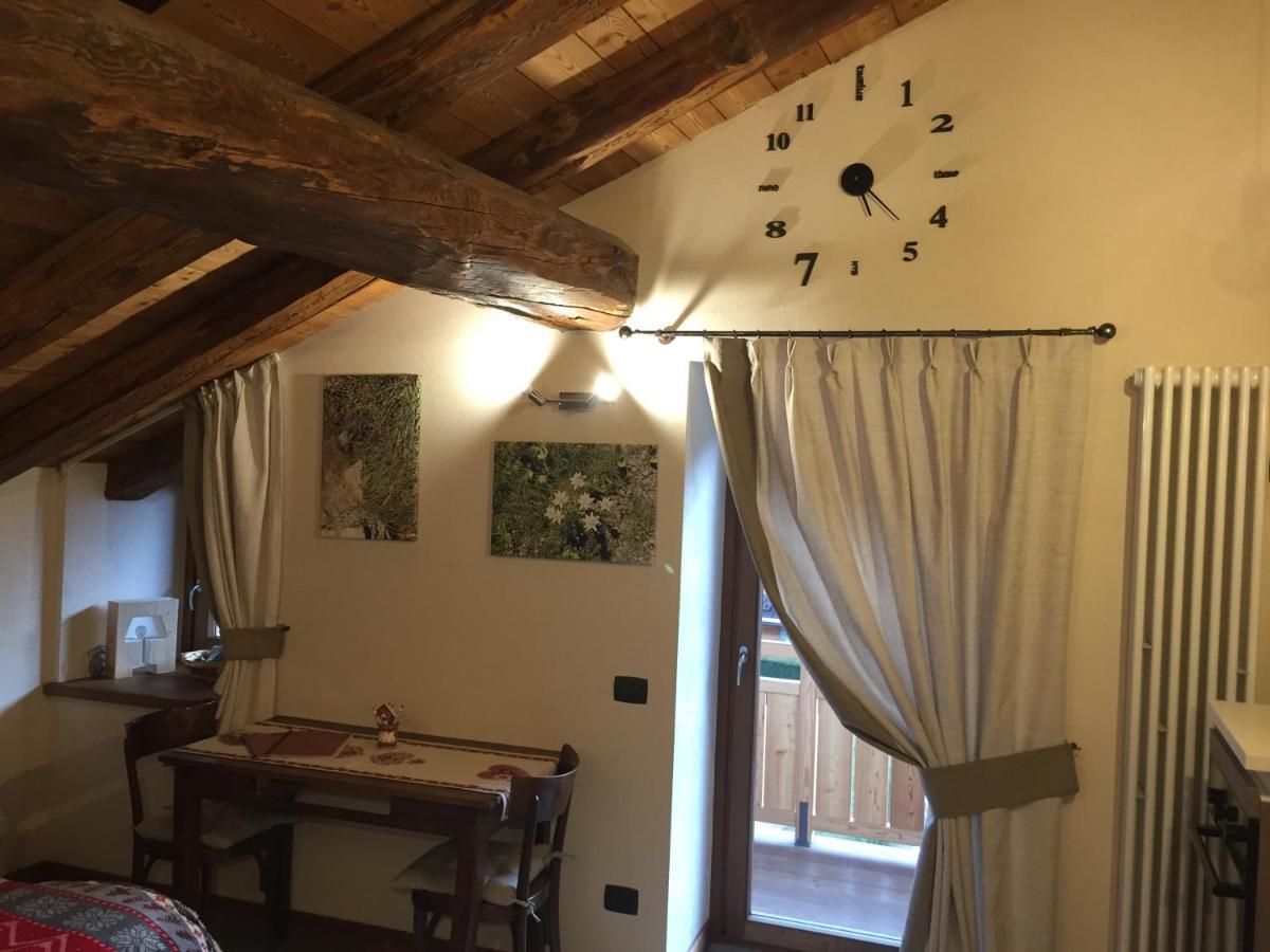 La Maison Du Pont Mont Blanc 2 La Salle Esterno foto